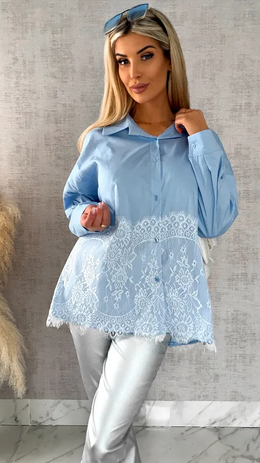 Bawełniana pastelowa koszula z białą koronką ONE SIZE blue - R526