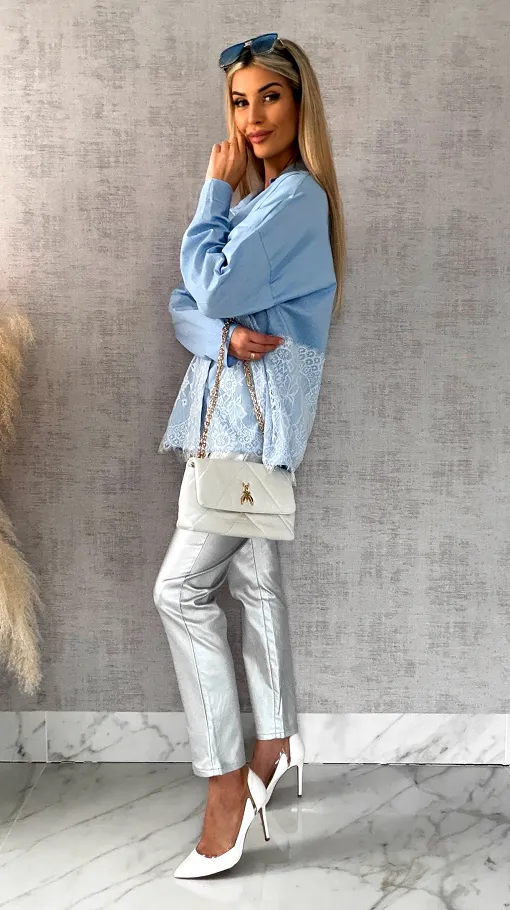 Bawełniana pastelowa koszula z białą koronką ONE SIZE blue - R526