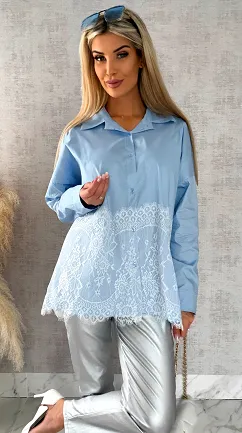Bawełniana pastelowa koszula z białą koronką ONE SIZE blue - R526