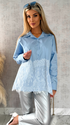 Bawełniana pastelowa koszula z białą koronką ONE SIZE blue - R526