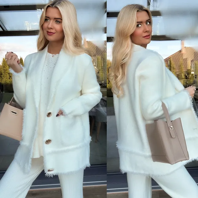 Ciepła ŚMIETANKOWA marynarka zapinana na duże złote guziki - R321