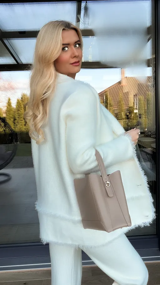 Ciepła ŚMIETANKOWA marynarka zapinana na duże złote guziki - R321