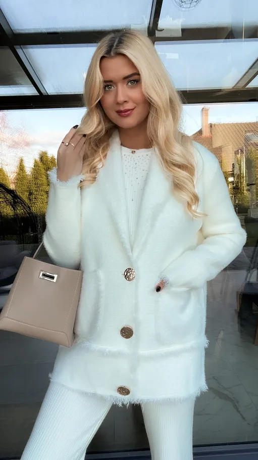 Ciepła ŚMIETANKOWA marynarka zapinana na duże złote guziki - R321