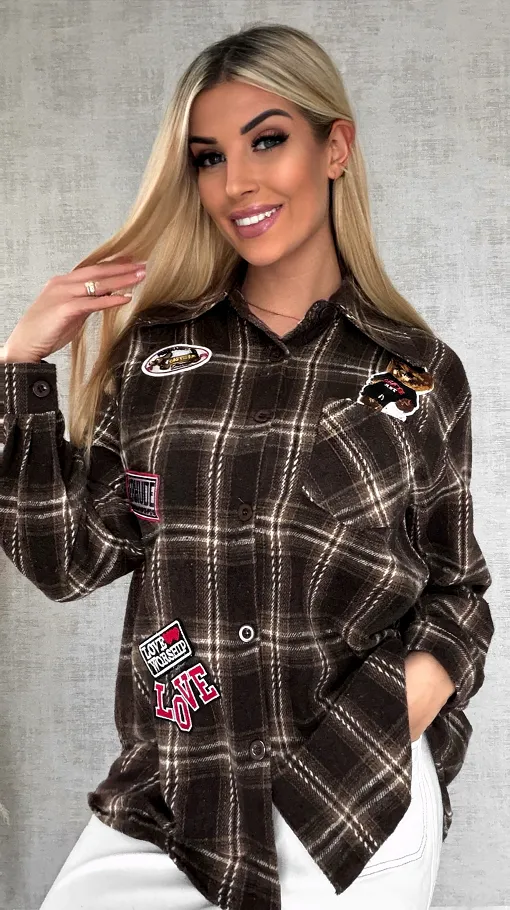 Bawełniana czekoladowa koszula w kratę z naszywkami ONE SIZE - R616