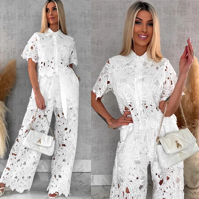 Piękny biały komplet z gipiury bluzka + spodnie - R676