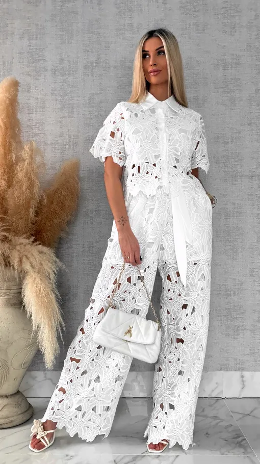 Piękny biały komplet z gipiury bluzka + spodnie - R676