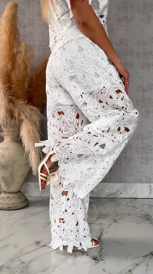 Piękny biały komplet z gipiury bluzka + spodnie - R676