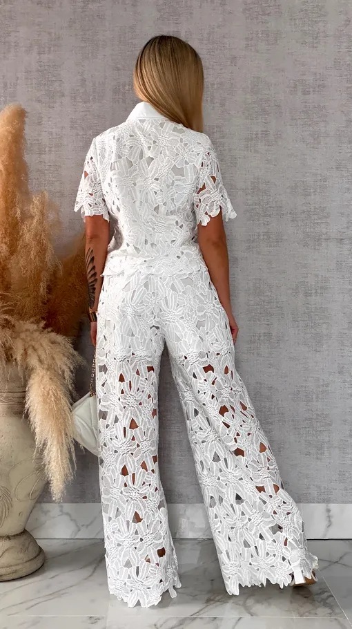 Piękny biały komplet z gipiury bluzka + spodnie - R676
