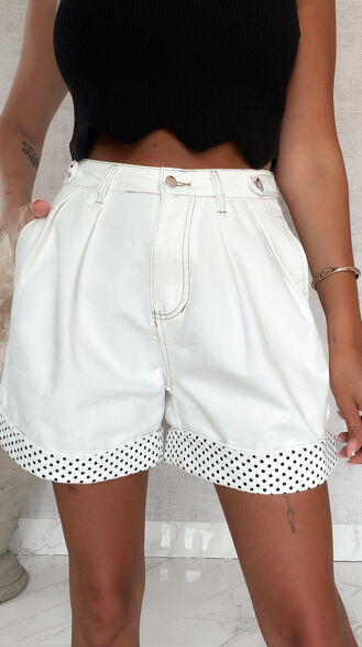 Luźne szorty jeansowe z mini groszkami WHITE JEANS - S174