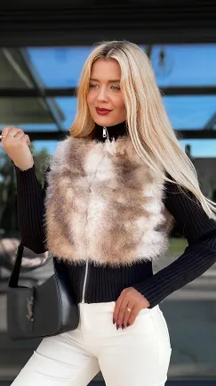 Czarny sweter z golfem i futerkiem zapinany na zamek ONE SIZE - R101A