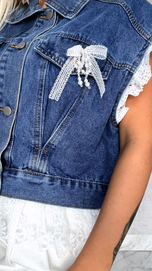 Fantastyczna kamizelka jeansowa z białą koronką ONE SIZE - R596