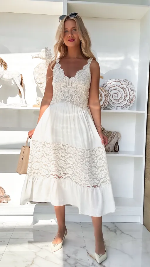 Lekka letnia sukienka z wiskozy w jasno beżowym kolorze ONE SIZE - P836C