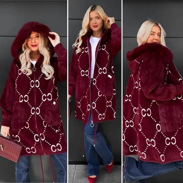 Idealny wełniany płaszcz ALPAKA z kapturem i futerkiem ONE SIZE bordo - R120