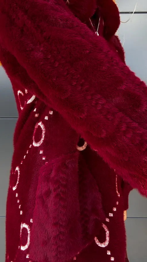 Idealny wełniany płaszcz ALPAKA z kapturem i futerkiem ONE SIZE bordo - R120