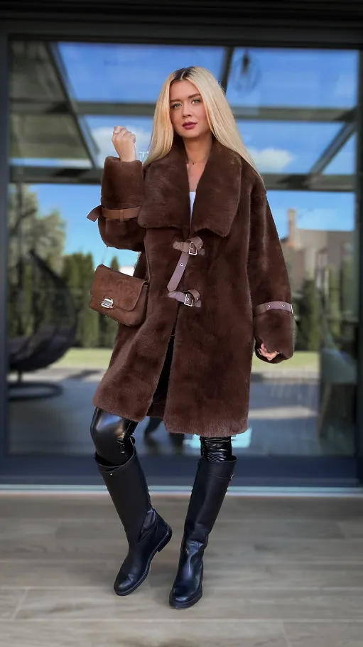 Oryginalne czekoladowe futro OVERSIZE zapinane na paski - R119A