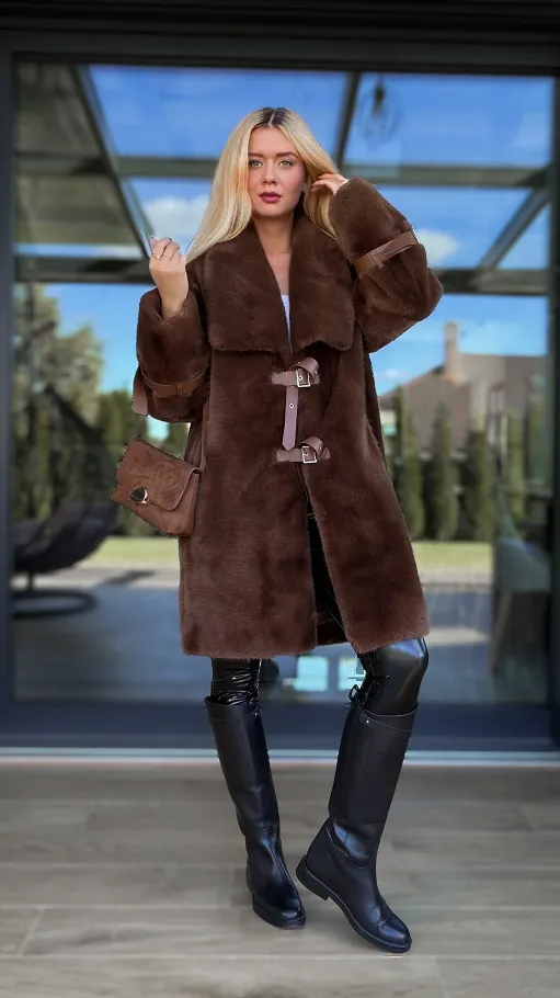 Oryginalne czekoladowe futro OVERSIZE zapinane na paski - R119A