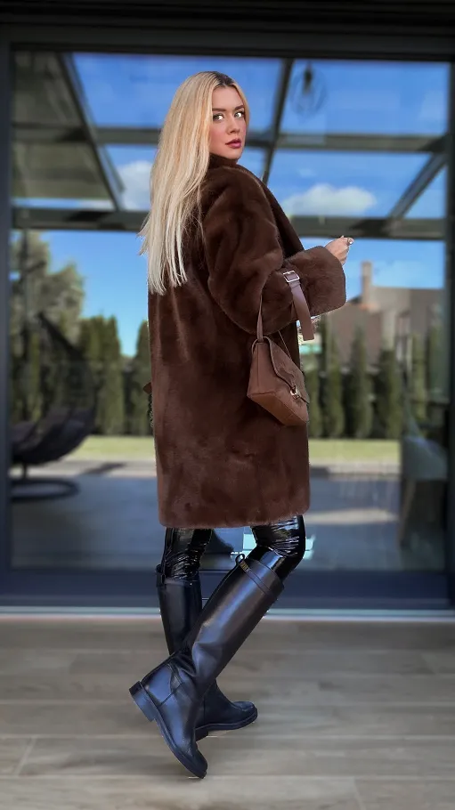 Oryginalne czekoladowe futro OVERSIZE zapinane na paski - R119A