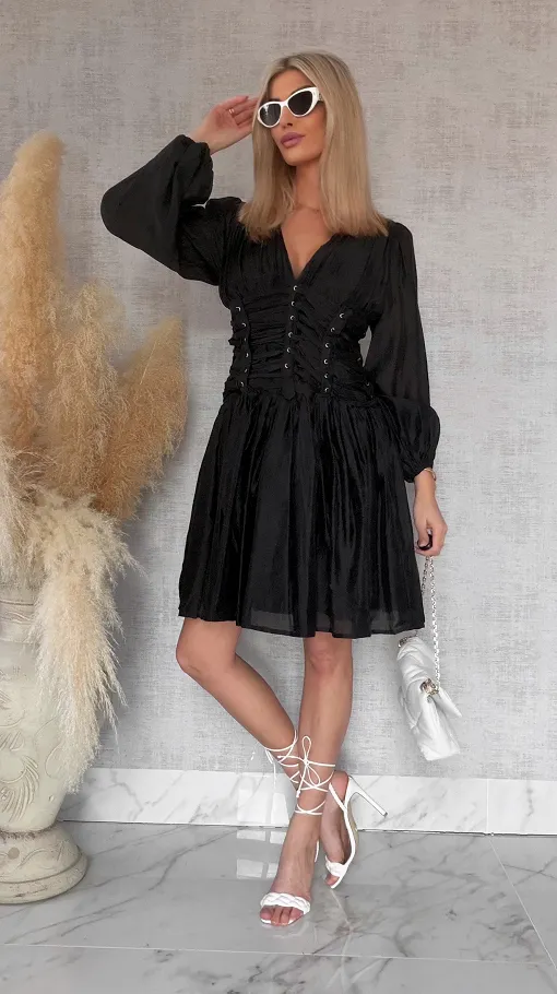 Czarna sukienka z szerokim wiązanym pasem - P159