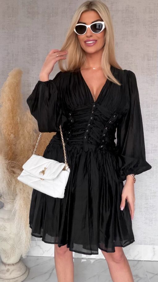 Czarna sukienka z szerokim wiązanym pasem - P159