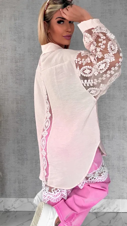 Pudrowa koszula z koronkowymi wstawkami ONE SIZE - R585