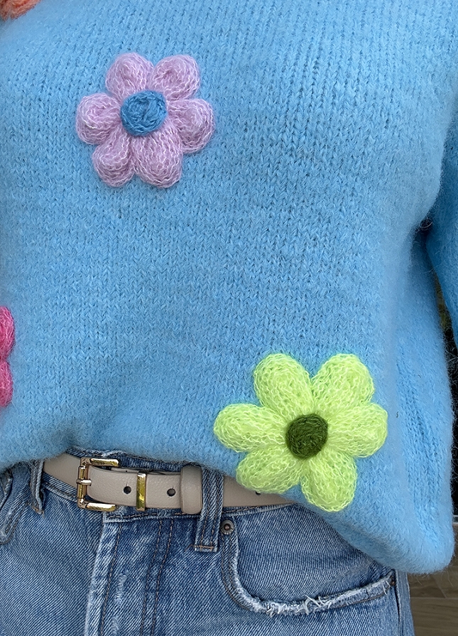 Bawełniany sweter na wiosnę z krótkim rękawem w stokrotki BLUE - M783