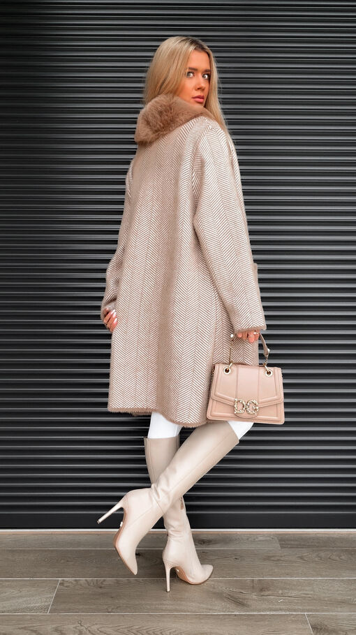 Klasyczny wełniany płaszcz ALPAKA w jodełkę ONE SIZE camel - S398B
