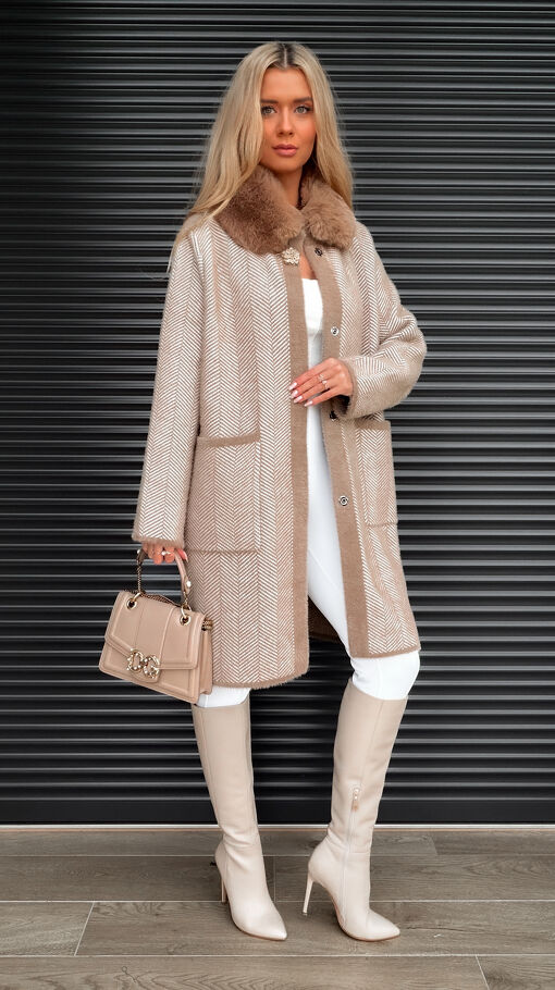 Klasyczny wełniany płaszcz ALPAKA w jodełkę ONE SIZE camel - S398B