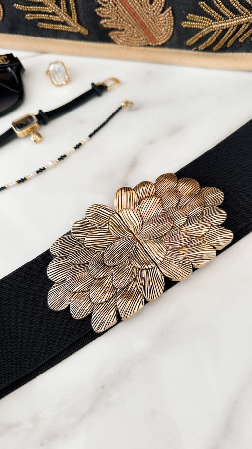 Czarny elastyczny pasek ze złotą klamrą w kształcie KWIATA - P659