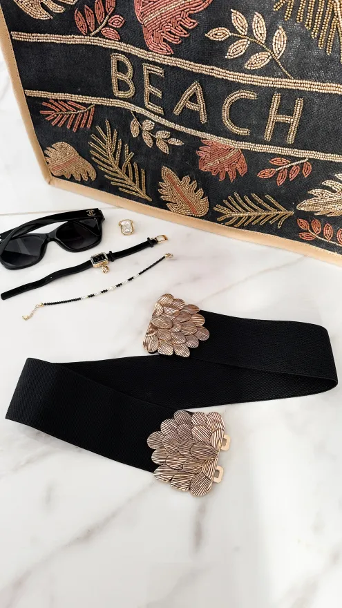 Czarny elastyczny pasek ze złotą klamrą w kształcie KWIATA - P659