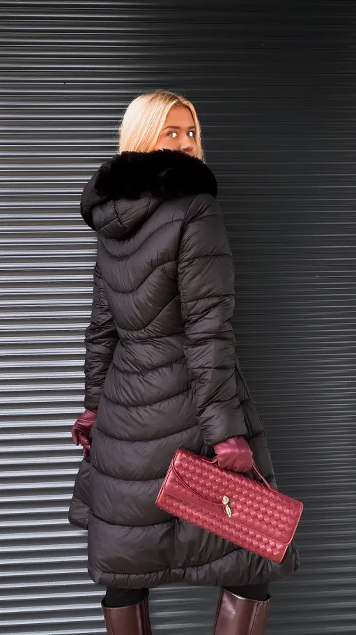 Ekskluzywny rozkloszowany płaszcz CZARNY - R196