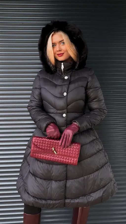 Ekskluzywny rozkloszowany płaszcz CZARNY - R196