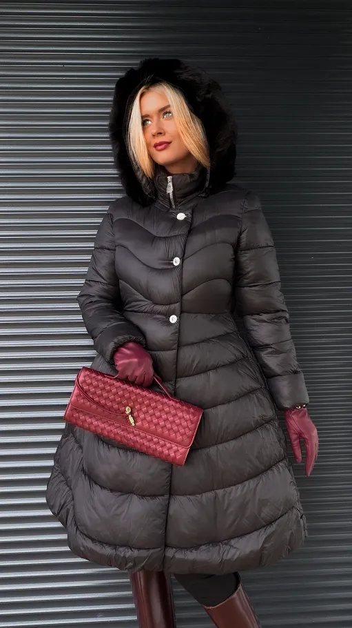 Ekskluzywny rozkloszowany płaszcz CZARNY - R196