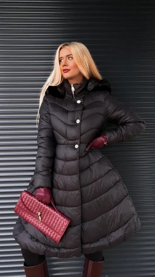 Ekskluzywny rozkloszowany płaszcz CZARNY - R196