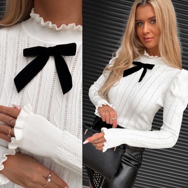 Dzianinowa bluzka w kolorze ECRU z czarną kokardką ONE SIZE - S475