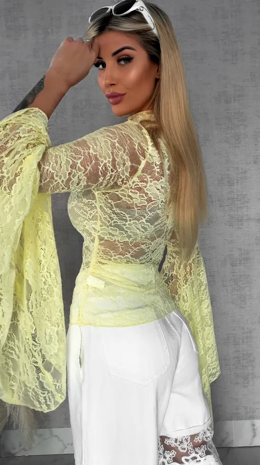 Żółta koronkowa bluzka z modnymi szerokimi rękawami ONE SIZE - R682