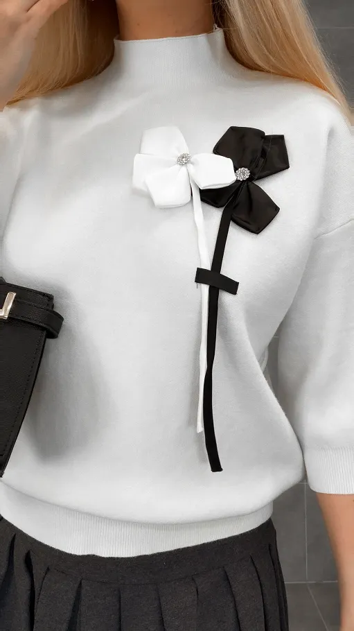 Elegancki sweter ECRU półgolf z kwiatami ONE SIZE - R330