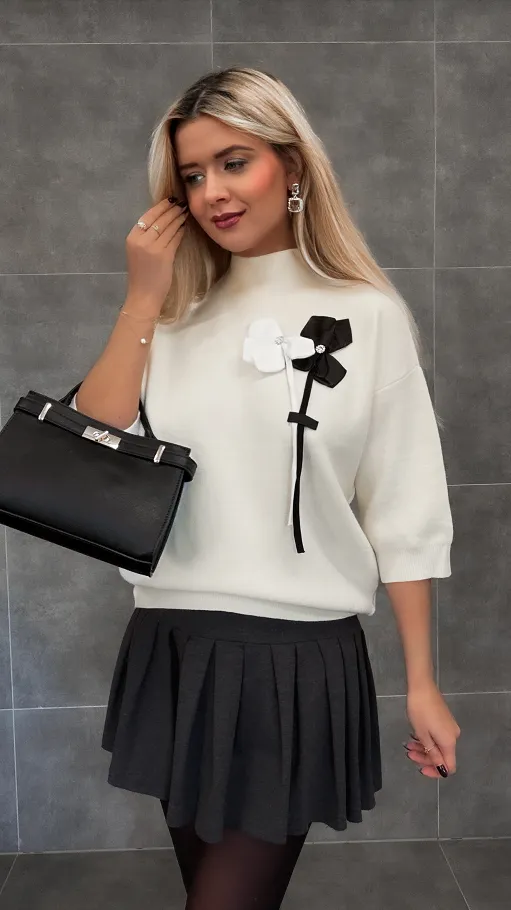 Elegancki sweter ECRU półgolf z kwiatami ONE SIZE - R330