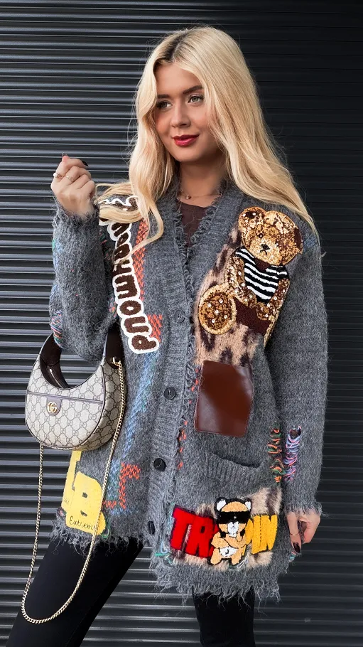 Jesienny PREMIUM sweter z kolorowymi naszywkami ONE SIZE szary - R301A