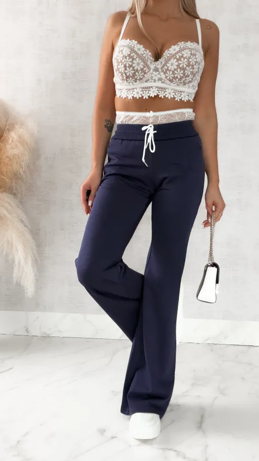 Bawełniane spodnie dresowe z koronkowym pasem GRANATOWE - R468A