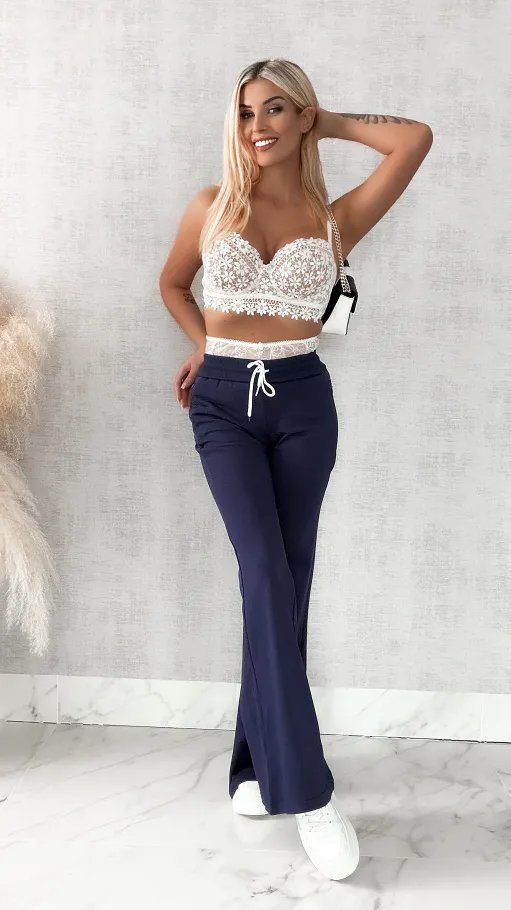 Bawełniane spodnie dresowe z koronkowym pasem GRANATOWE - R468A