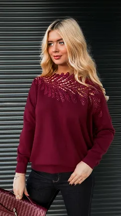 Bordowy sweter z ozdobnym dekoltem z wiskozy - R176