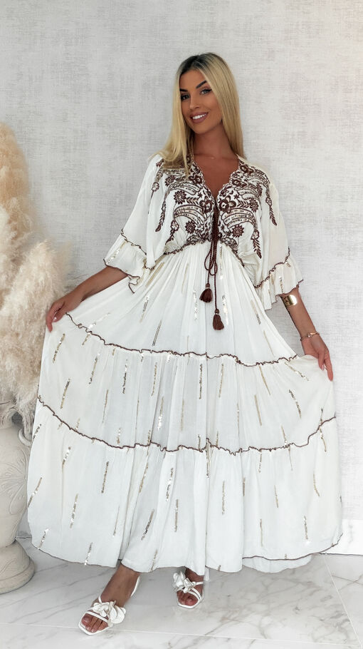 Letnia MAXI sukienka w kolorze ECRU z brązowymi dodatkami - S147