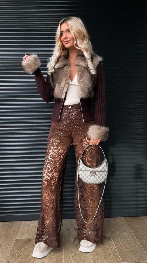 Modny sweter z wiskozy z futerkiem zapinany na zamek BRĄZOWY - R298A