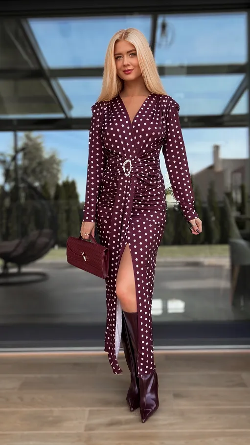 Elegancka długa sukienka w grochy z modnym rozcięciem BORDO - R126A