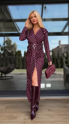 Elegancka długa sukienka w grochy z modnym rozcięciem BORDO - R126A