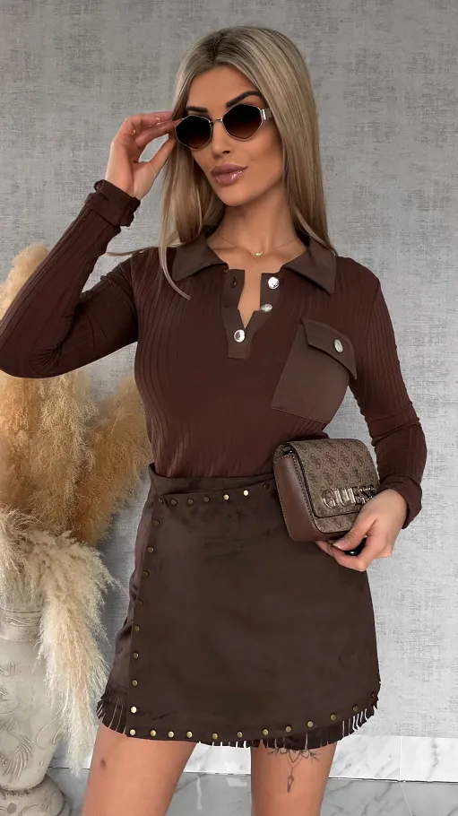 Bawełniana czekoladowa bluzka w prążki z kieszonką - N998B