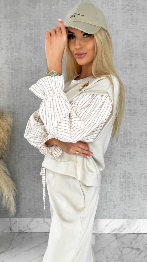 Luźna bluza z rękawami w kratkę i broszką ONE SIZE beżowa - R426B