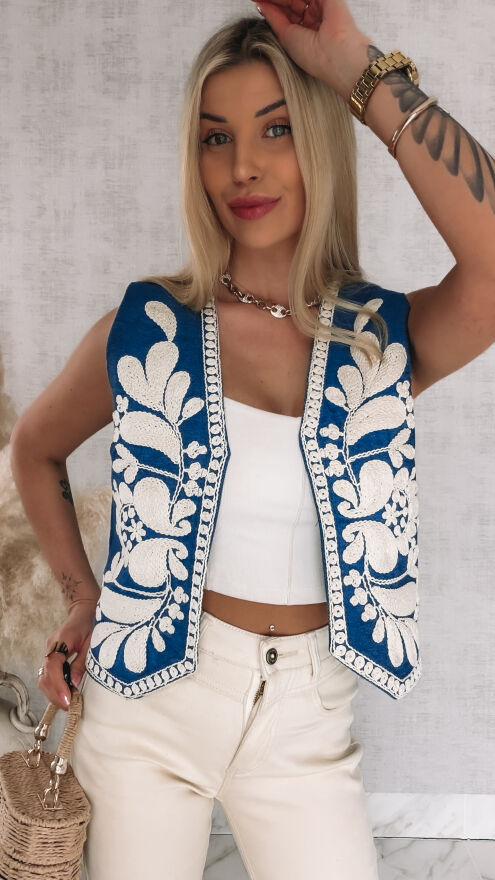 Miękka jeansowa kamizelka z białymi haftami ONE SIZE 100% bawełna - R917