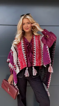 Modne PONCZO z pomponami czerwono-fioletowe ONE SIZE - P949C