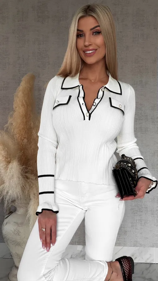 Wiosenna dzianinowa bluzka ze zdobionym dekoltem ONE SIZE biała - R636